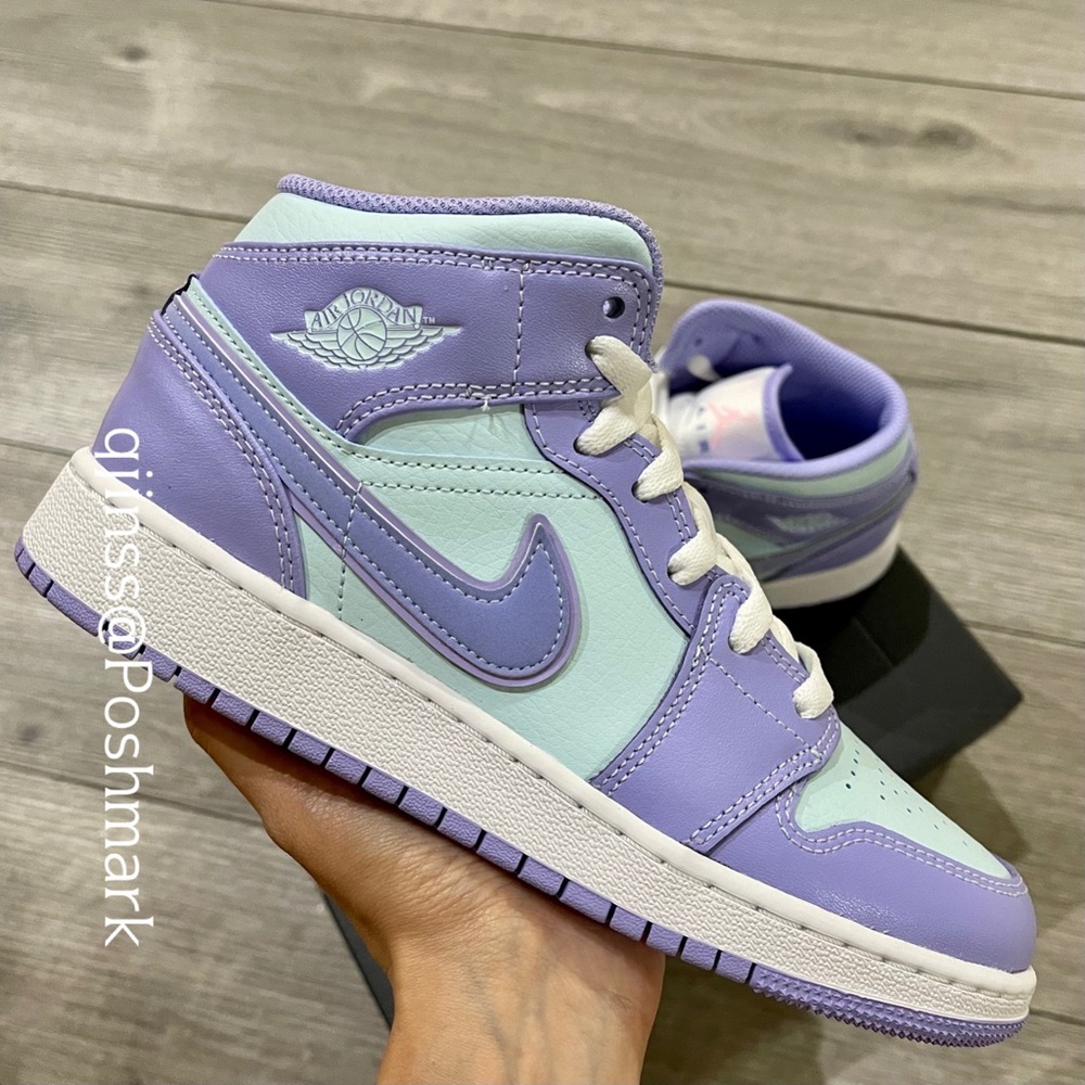 Air Jordan 1 Mid Pulse Purple